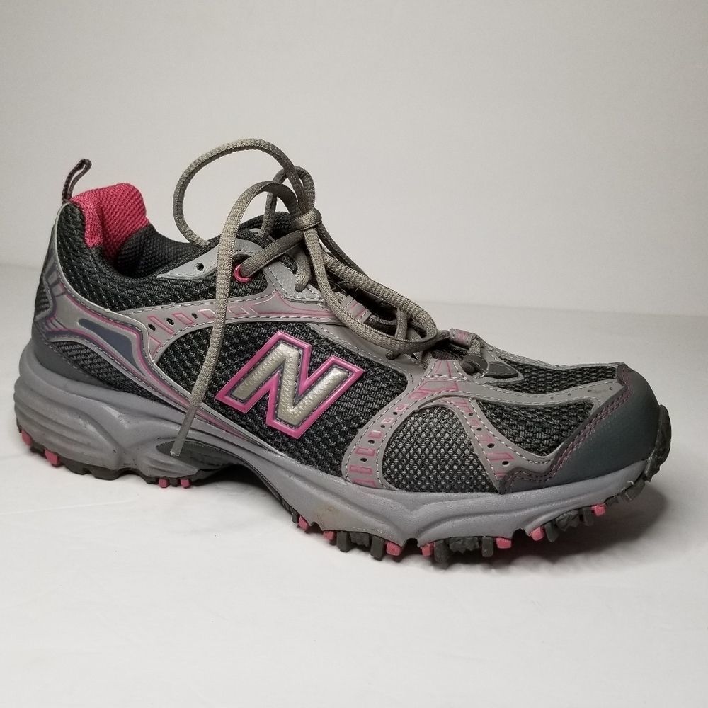 New Balance Women's size 7 all terrain 461